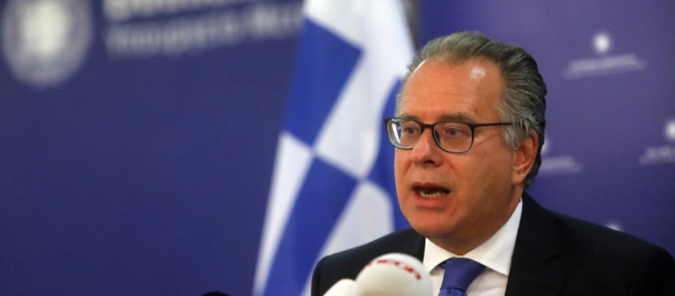 Ο Κουμουτσάκος απαντά στον Ακάρ για τον «μεζέ»: «Οταν δεν είσαι στο τραπέζι, είσαι στο πιάτο»